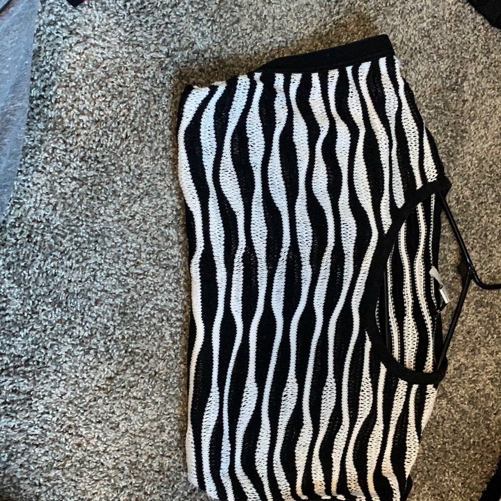 Black and white sweater shirt